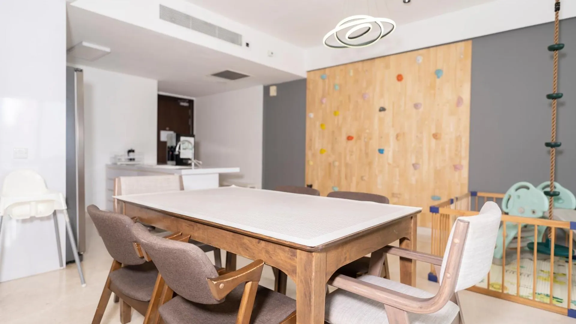 Kl Top Location Kid'S Theme White Collar Apartment Kuala Lumpur 0*,